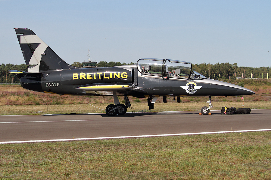 Aero L-39 Albatros - Breitling Jet Team